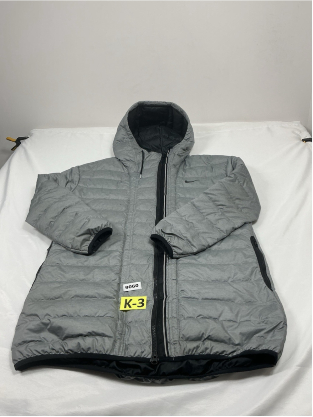 Womans Excellent Nike Quilted Puffer Jacket Hood XL Gray Full Zip